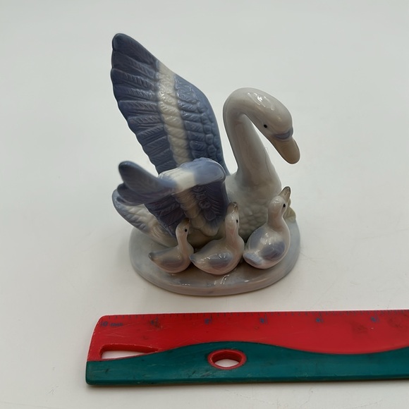 Blue & White Porcelain Swan with Cygnets - Picture 15 of 16